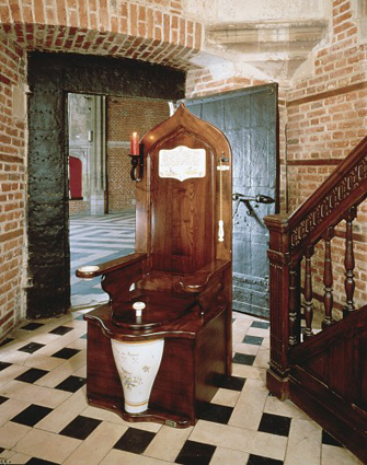 Herbeau Dagobert Wooden Throne Toilet