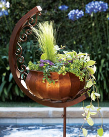 Atlas Planter on Stake
