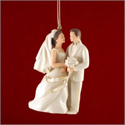 Lenox Dinnerware - 2007 Bride & Groom Ornament