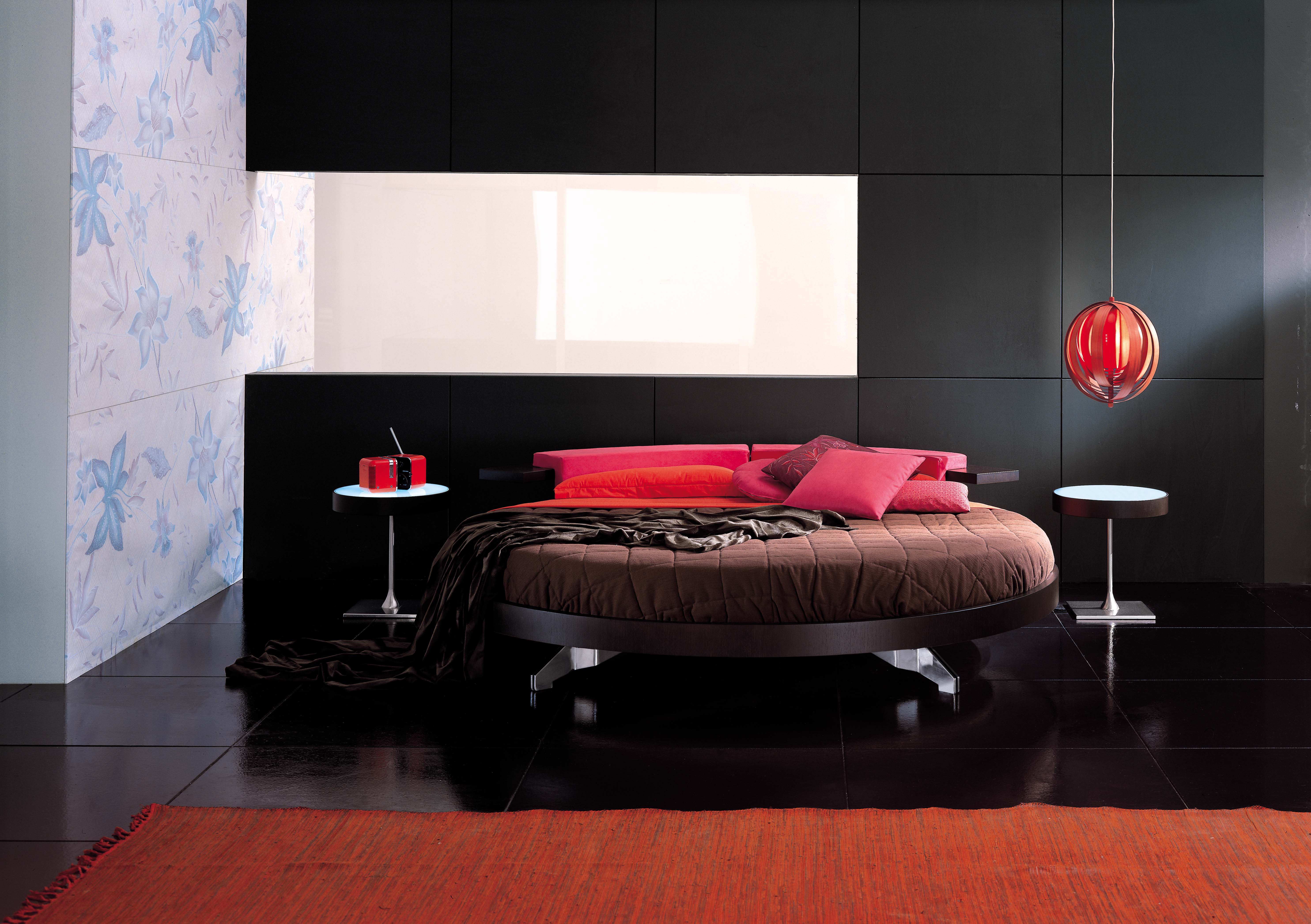 Histoire round rotating bed