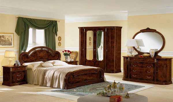 Milady Traditional Italian Lacquer Bed