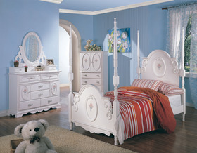 Teen’s White Wash Elegant Four Post Bedroom Set