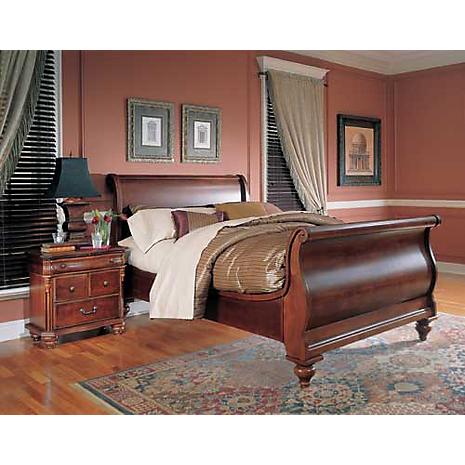 Vineyard Manor Sleigh King Bed