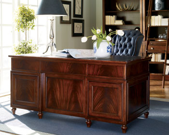 Soliloque Pedestal Desk