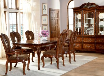 Renaissance Court Leg Dining Room Furniture Set