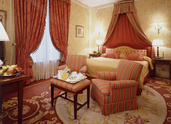 Luxurious Hotel Bedroom