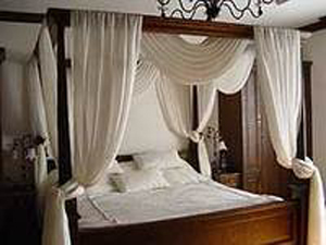 Bedroom Decoration Make a Canopy1