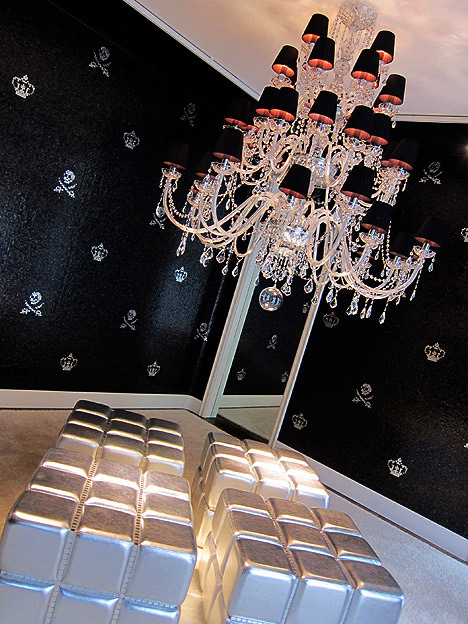 BISAZZA Introduces “Skull And Crown" Wallpaper 