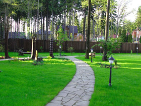 Decoration of Driveways and Platforms in the Garden